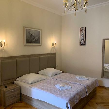 Guest House Rafael Тбилиси Екстериор снимка