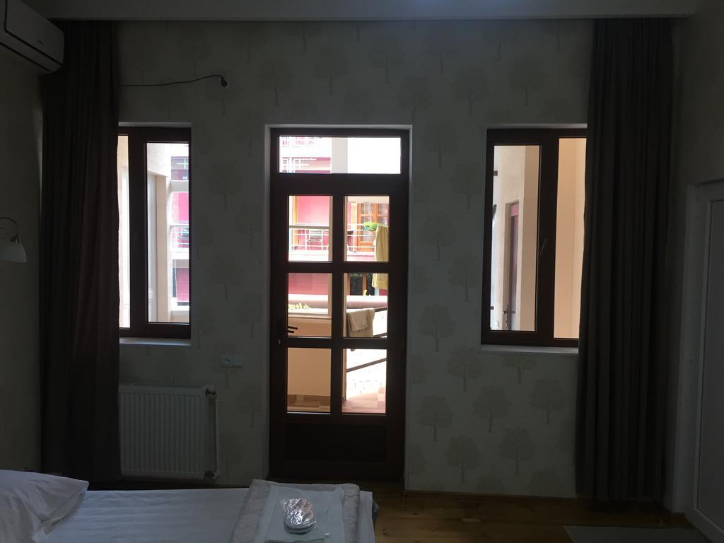 Guest House Rafael Тбилиси Екстериор снимка