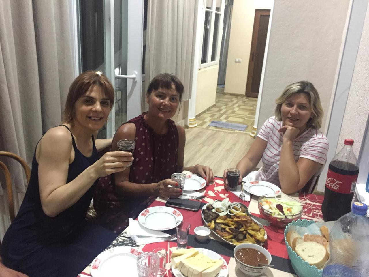 Guest House Rafael Тбилиси Екстериор снимка