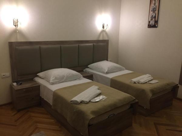 Guest House Rafael Тбилиси Екстериор снимка